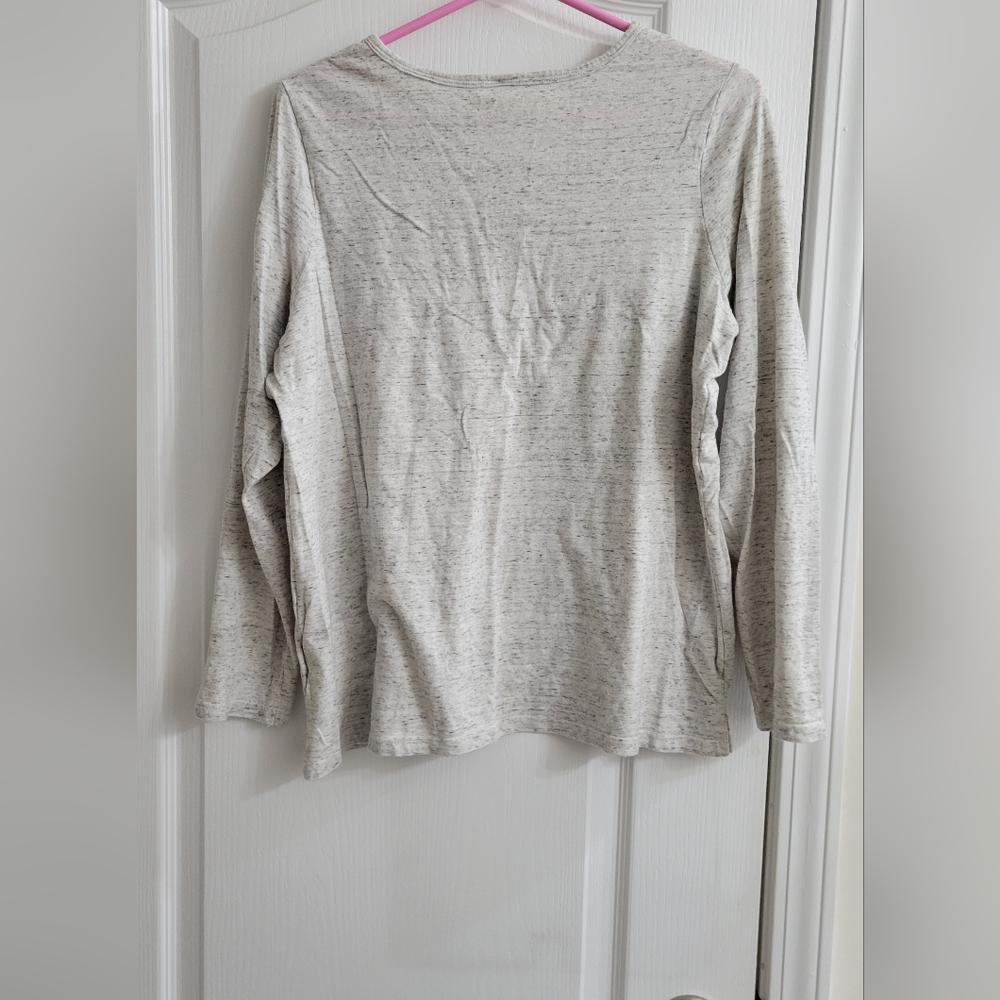 Medium Old Navy heathered gray long sleeve shirt - Picture 2 of 4